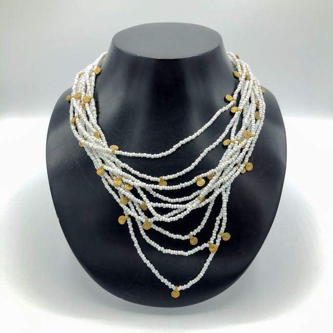 Kurze Kette weiße Glasperlen mit Messing