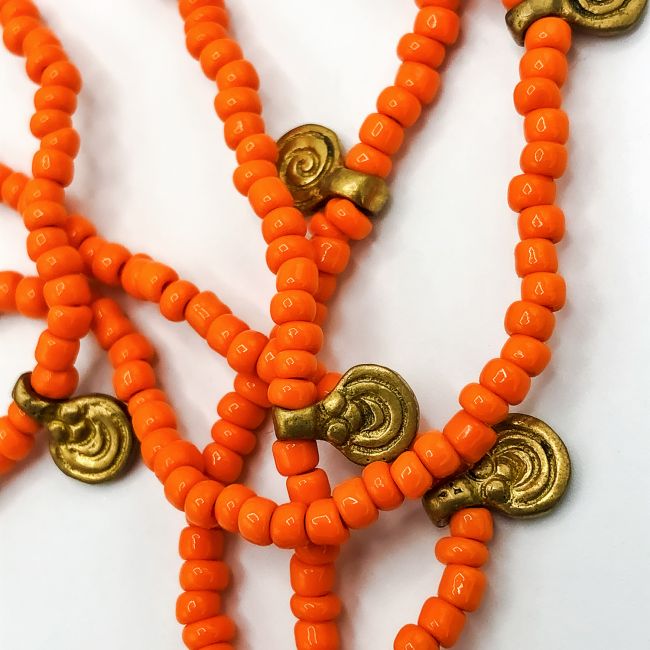 Lange Kette oranges Glas und Messing