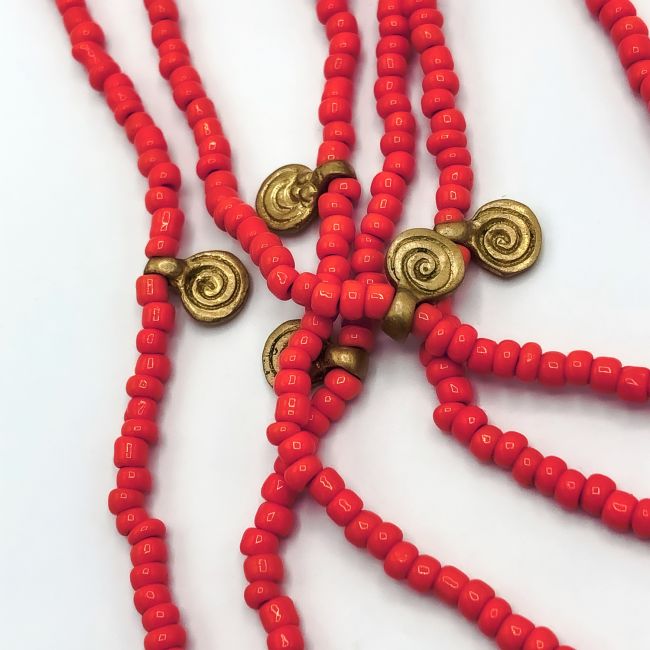 Lange Kette rotes Glas und Messing