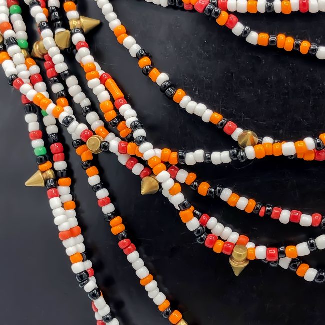 Kurze Kette bunte Glasperlen mit Messing