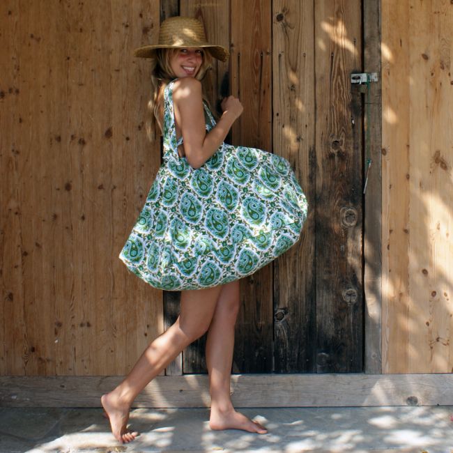 Unser Model Alex findet die Tasche großartig.