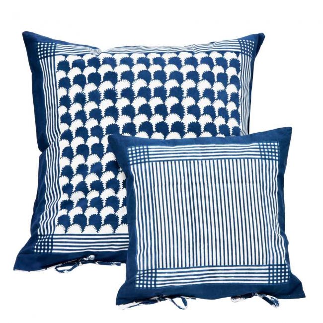 Kissen Sue Blue, hier in 40x40 und 60x60