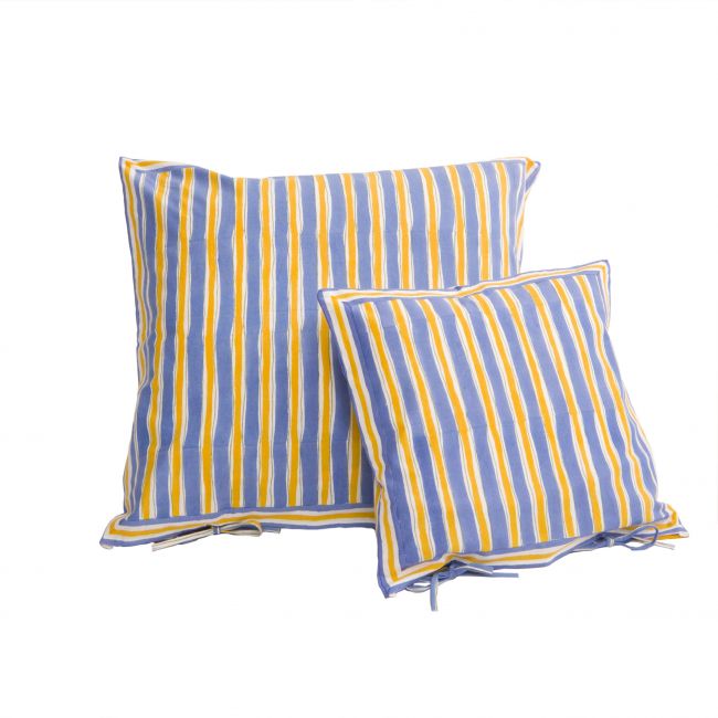 Kissen mit Streifenprint in 40x40 oder 60x60 cm.