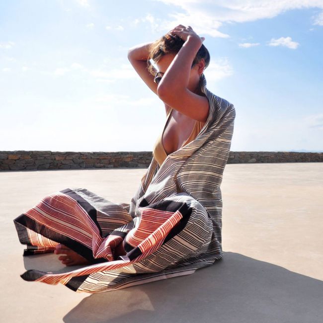 Tuch Nele als treuer Strandbegleiter.