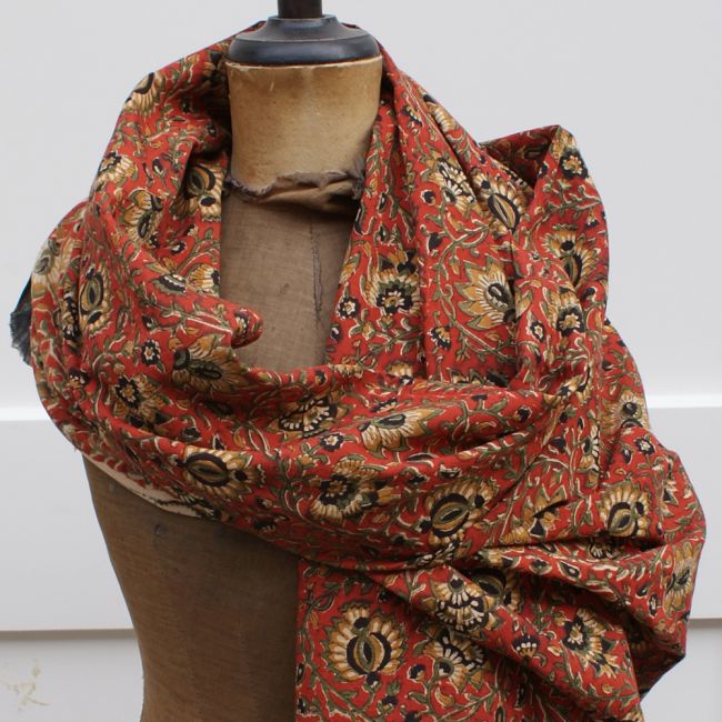 Tuch June verwendet als XL- Schal