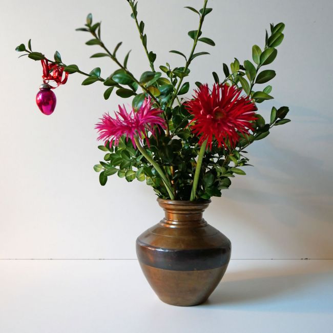 Antike Vase aus Messing V5